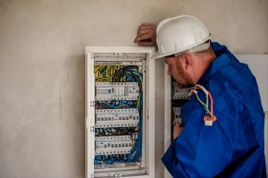 Jak szukać dobrych usług elektrycznych?